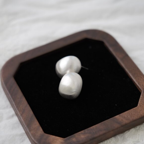 NEW Minimalist Silver Stud Earrings - Picture 3 of 4